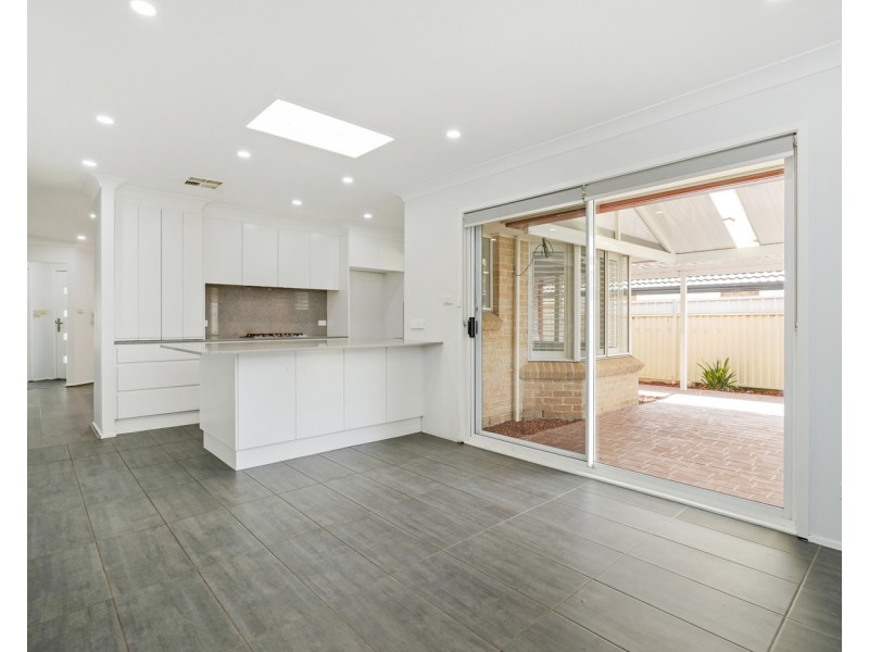 6 Harris Place, West Hoxton NSW 2171