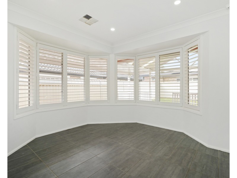 6 Harris Place, West Hoxton NSW 2171