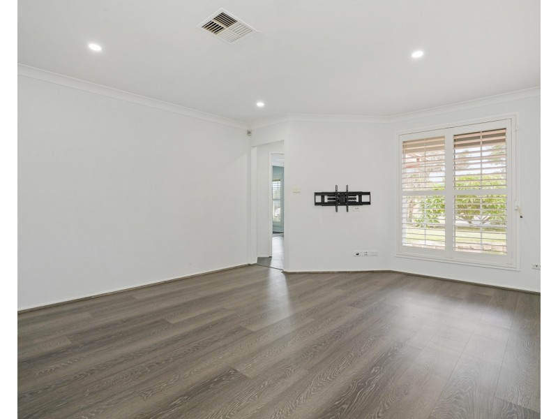 6 Harris Place, West Hoxton NSW 2171