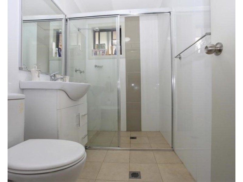 8A Bird Avenue, Lurnea NSW 2170