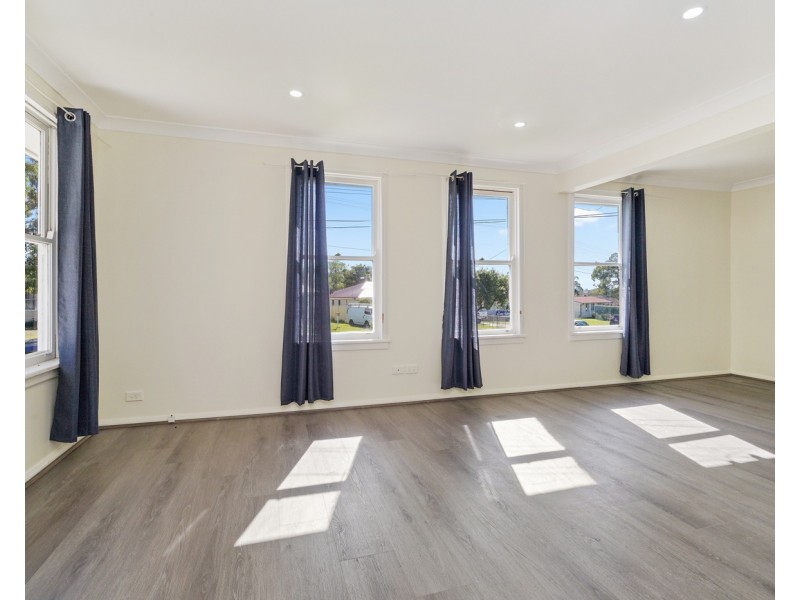 18 Collins Avenue, Lurnea NSW 2170