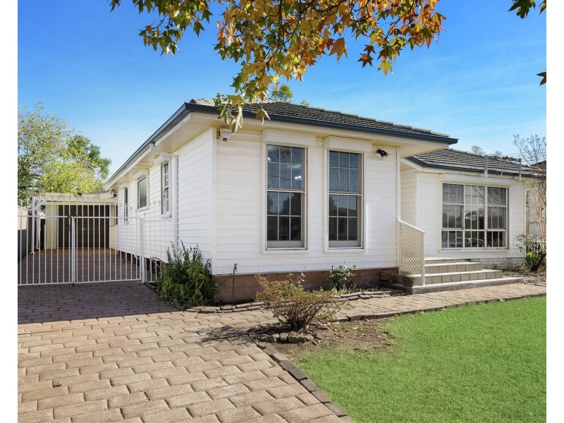 7 Brain Avenue, Lurnea NSW 2170