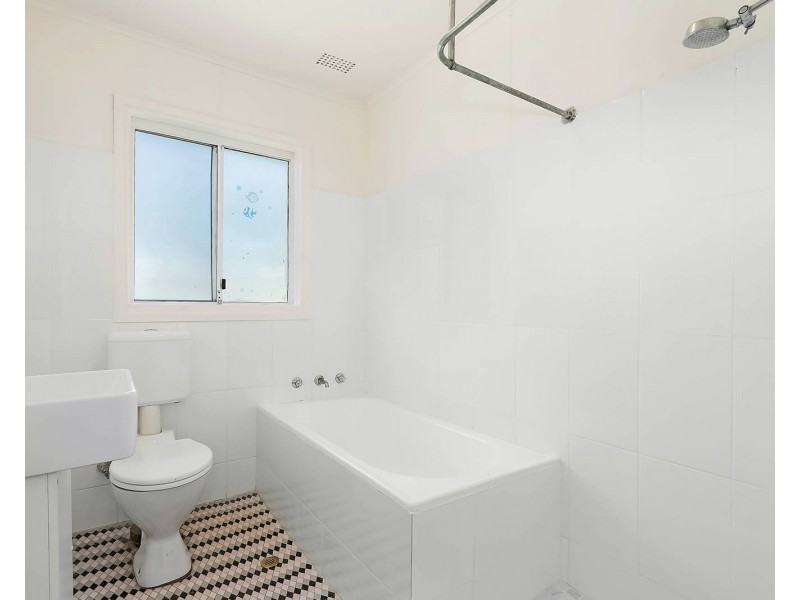 24 Amalfi Street, Lurnea NSW 2170