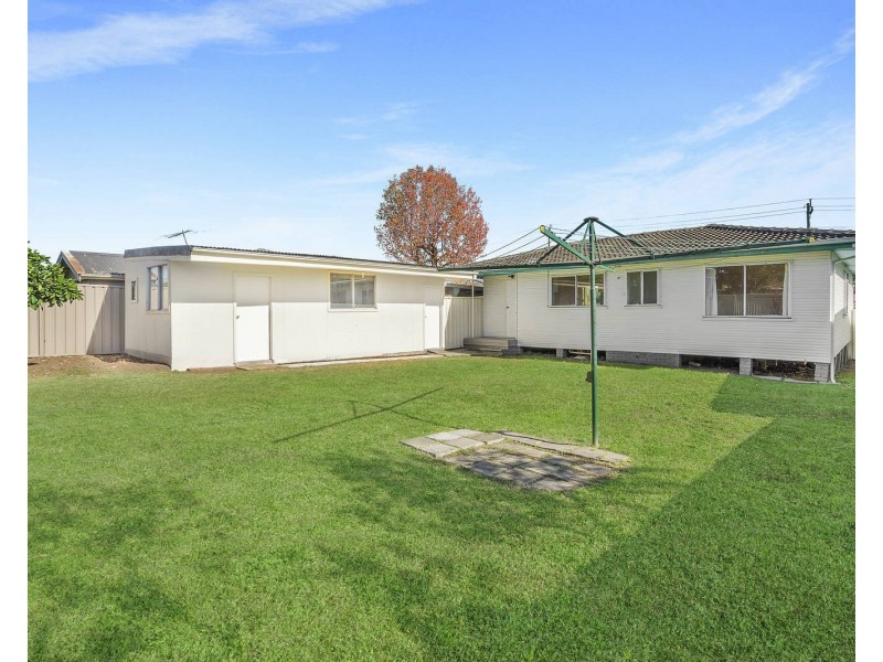 24 Amalfi Street, Lurnea NSW 2170