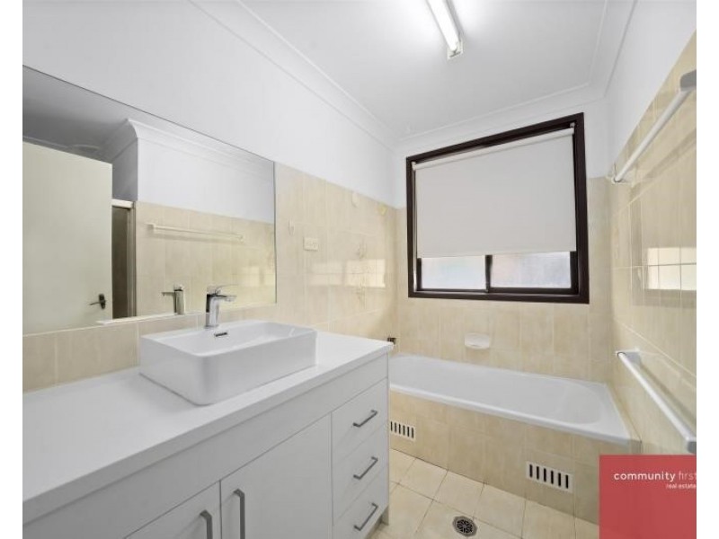 3 Dalton Place, Fairfield West NSW 2165