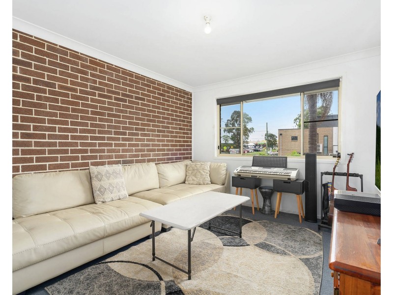 2/159 Green Valley Road, Green Valley NSW 2168