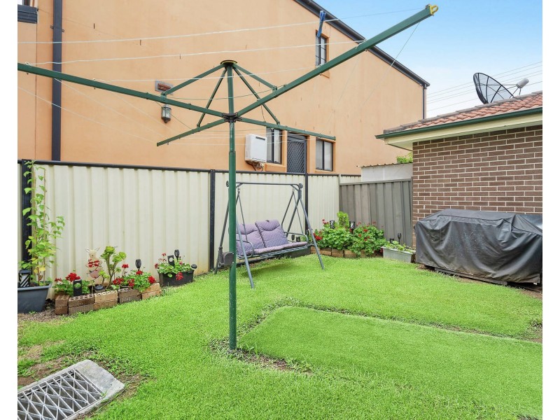 2/159 Green Valley Road, Green Valley NSW 2168