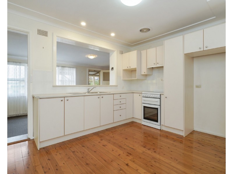 12 Chesham Parade, Glenfield NSW 2167