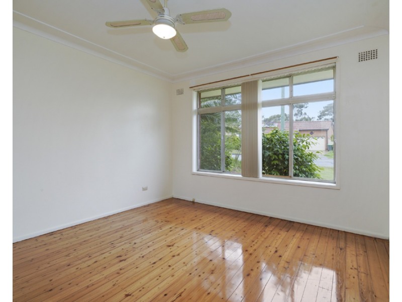12 Chesham Parade, Glenfield NSW 2167