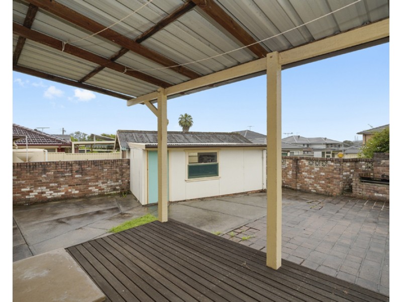 12 Chesham Parade, Glenfield NSW 2167
