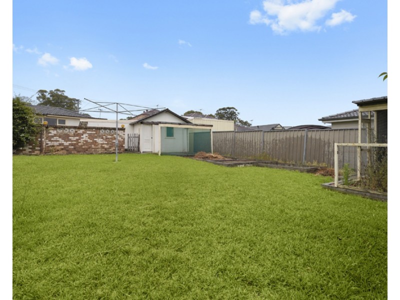 12 Chesham Parade, Glenfield NSW 2167