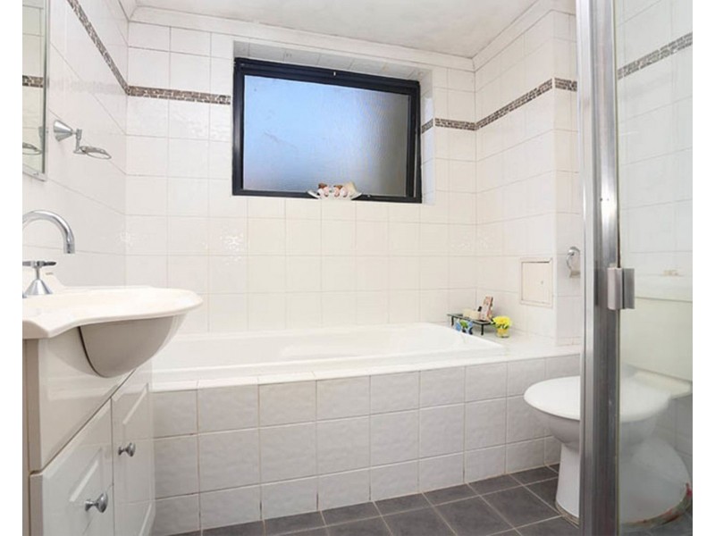 2/12-20 Lachlan Street, Liverpool NSW 2170