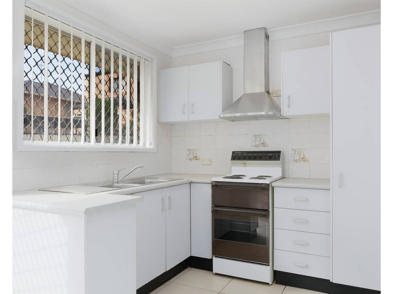 76 Currawong Street, Green Valley NSW 2168