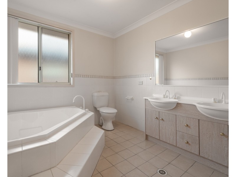 20 Bellerive Close, West Hoxton NSW 2171