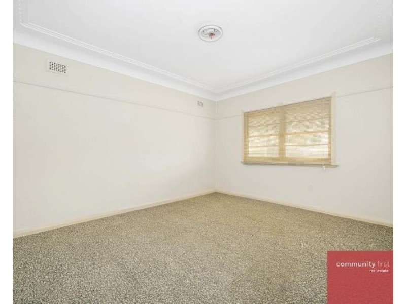 4 Oxley Street, Fairfield NSW 2165