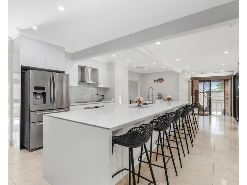 4 Yamba Place, Bossley Park NSW 2176