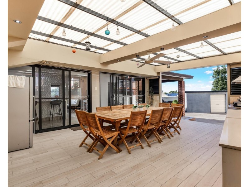 4 Yamba Place, Bossley Park NSW 2176