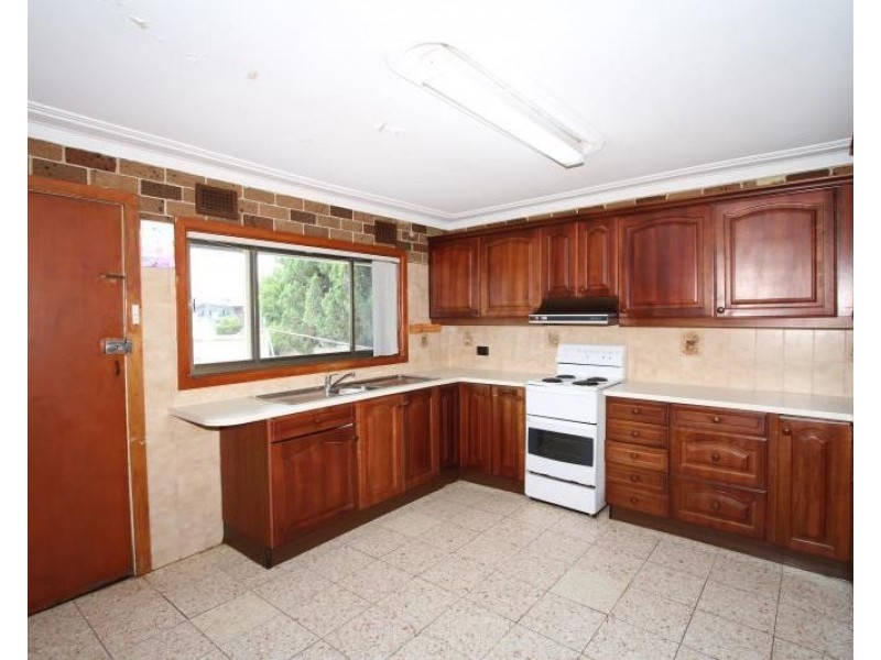 96 The Boulevarde, Fairfield Heights NSW 2165