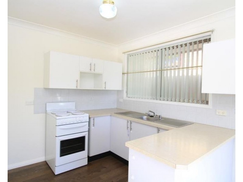 15 Holman Place, St Helens Park NSW 2560