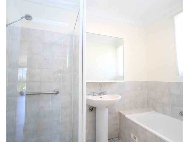 15 Holman Place, St Helens Park NSW 2560