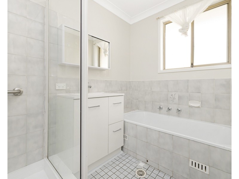 15 Holman Place, St Helens Park NSW 2560
