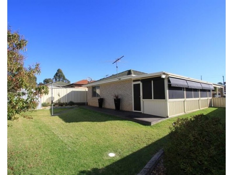 15 Holman Place, St Helens Park NSW 2560