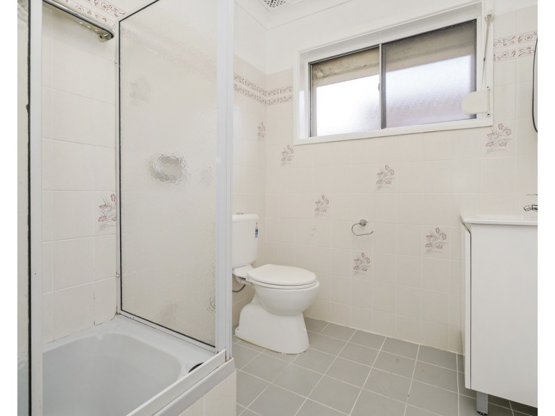 8 Bird Avenue, Lurnea NSW 2170