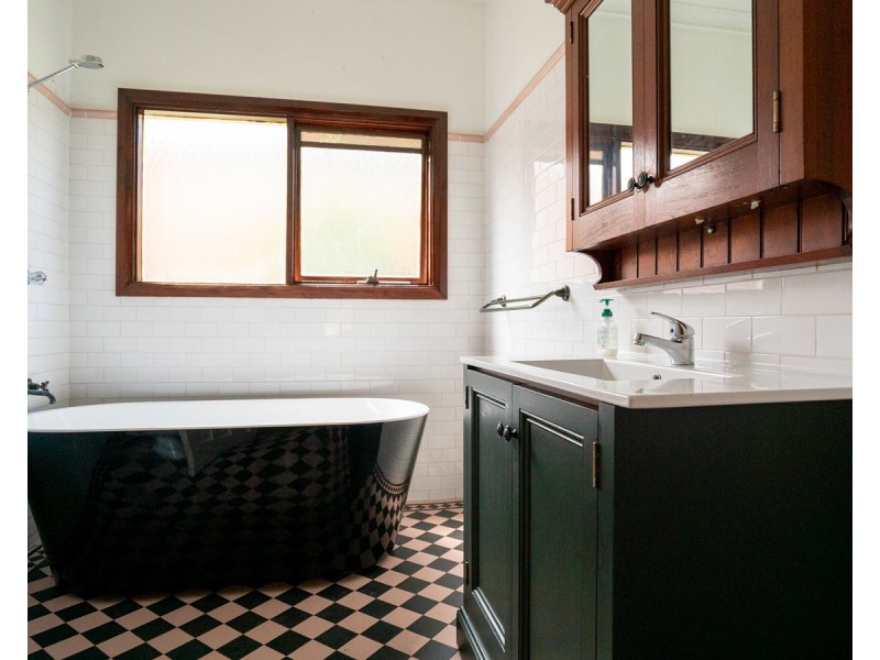 35 Wyena Road, Pendle Hill NSW 2145