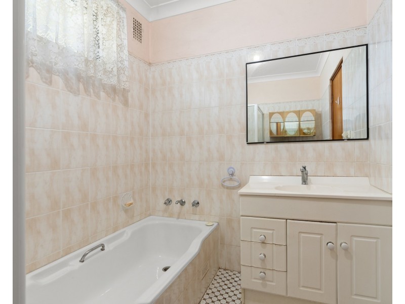 6 Oxley Street, Fairfield NSW 2165