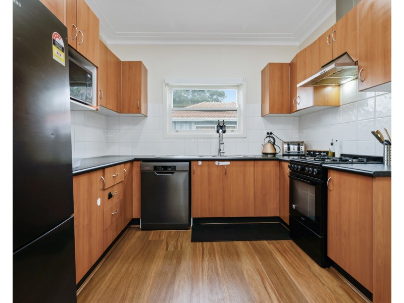 4 Benson Street, Carramar NSW 2163