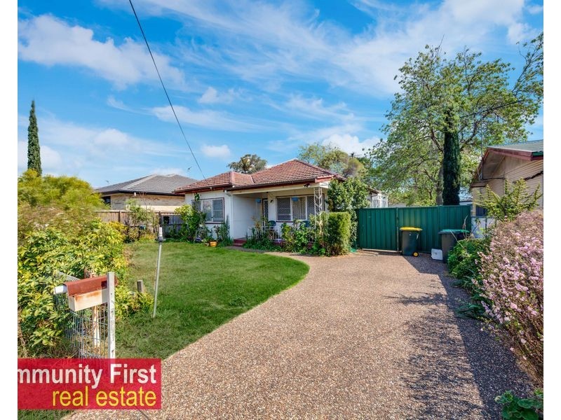43 Surrey Street, Minto NSW 2566