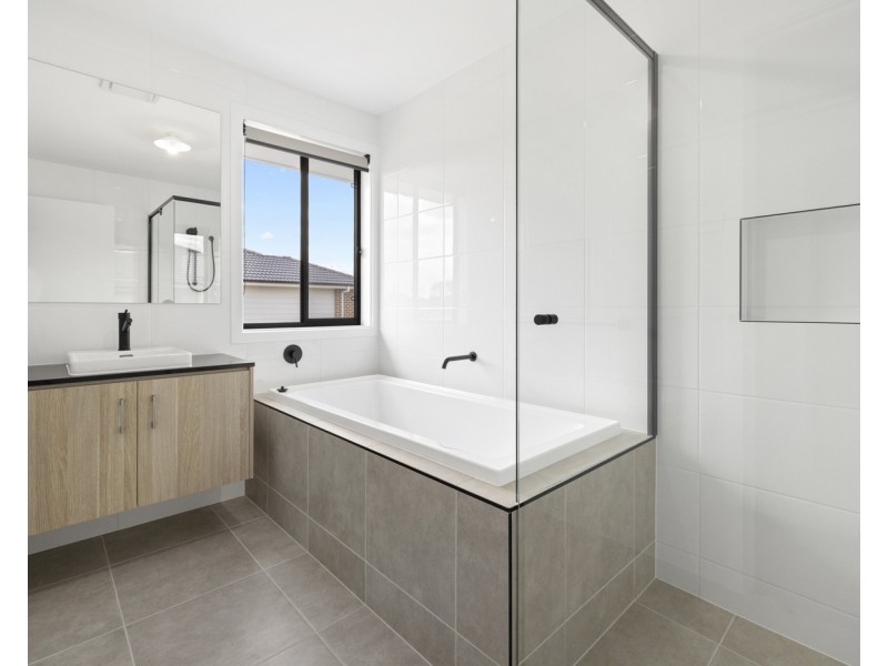 425 Tenth Avenue, Austral NSW 2179