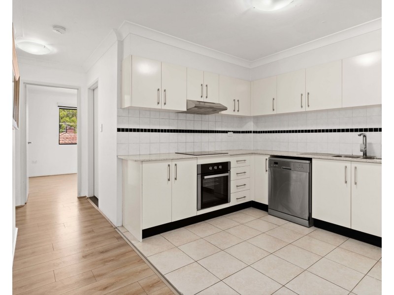 8/21-23 Hinkler Avenue, Warwick Farm NSW 2170