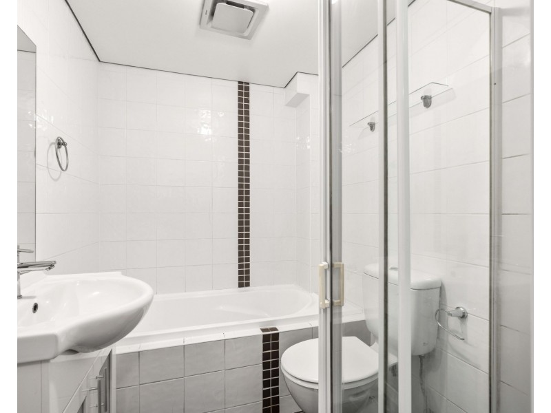 8/21-23 Hinkler Avenue, Warwick Farm NSW 2170