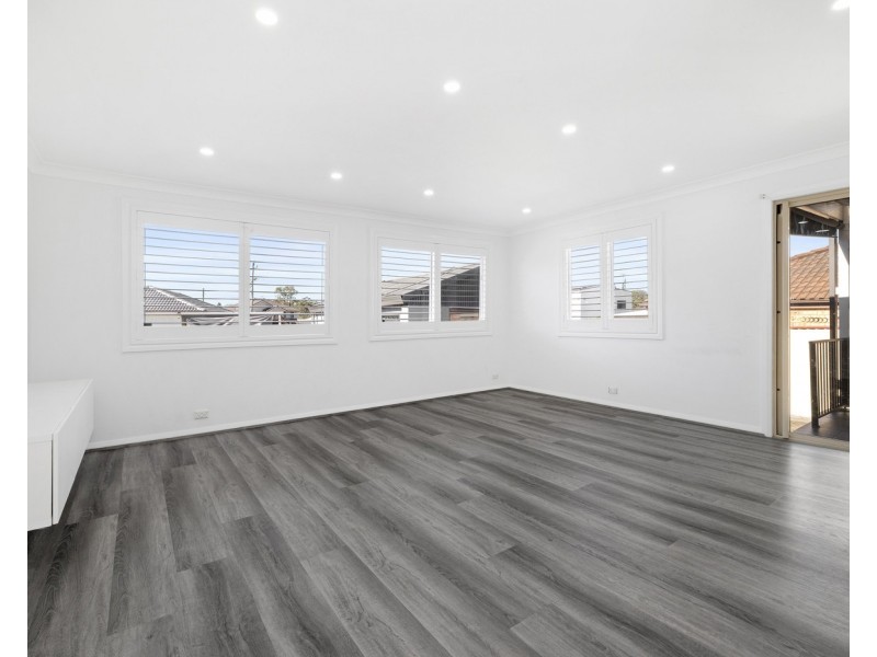 11 Oliveri Crescent, Green Valley NSW 2168