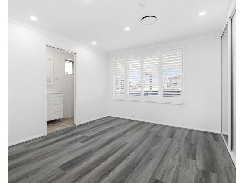 11 Oliveri Crescent, Green Valley NSW 2168