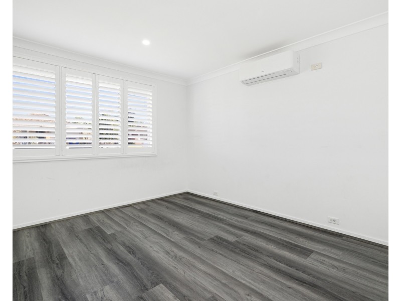 11 Oliveri Crescent, Green Valley NSW 2168