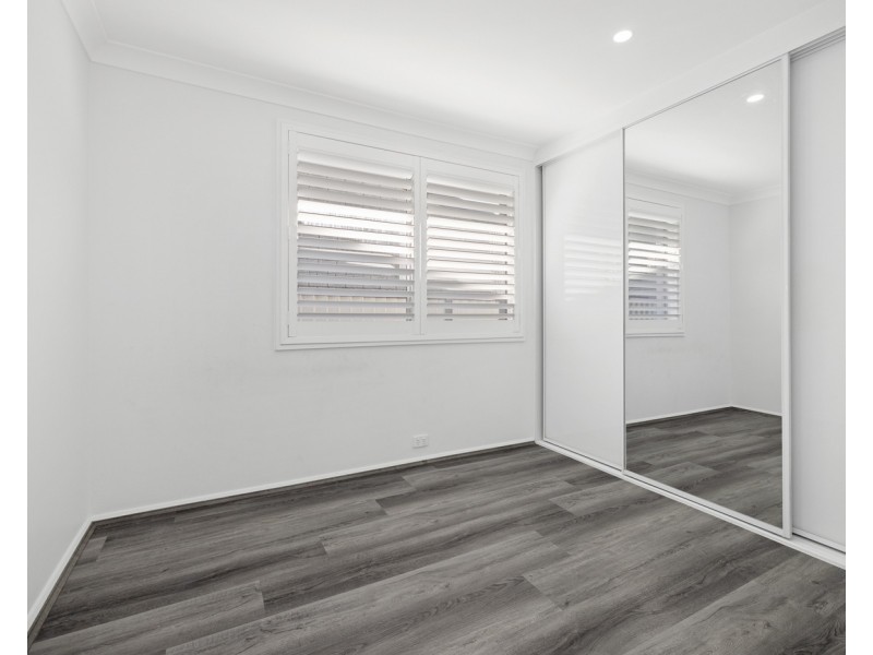 11 Oliveri Crescent, Green Valley NSW 2168