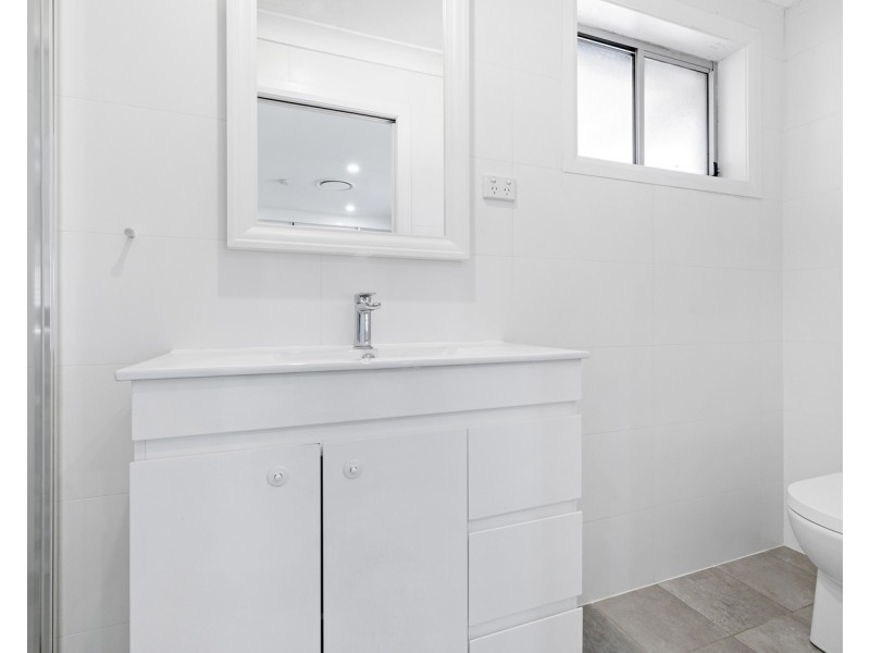 11 Oliveri Crescent, Green Valley NSW 2168