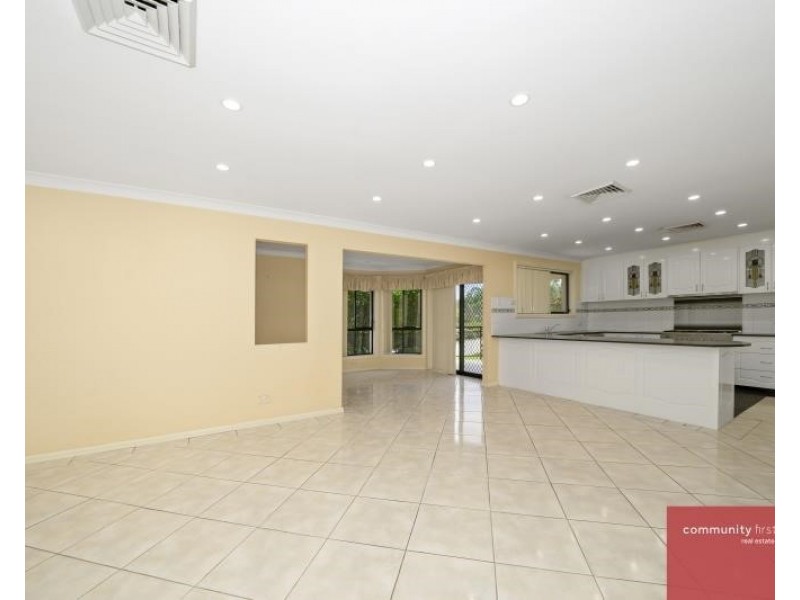 8 Lodi Close, West Hoxton NSW 2171