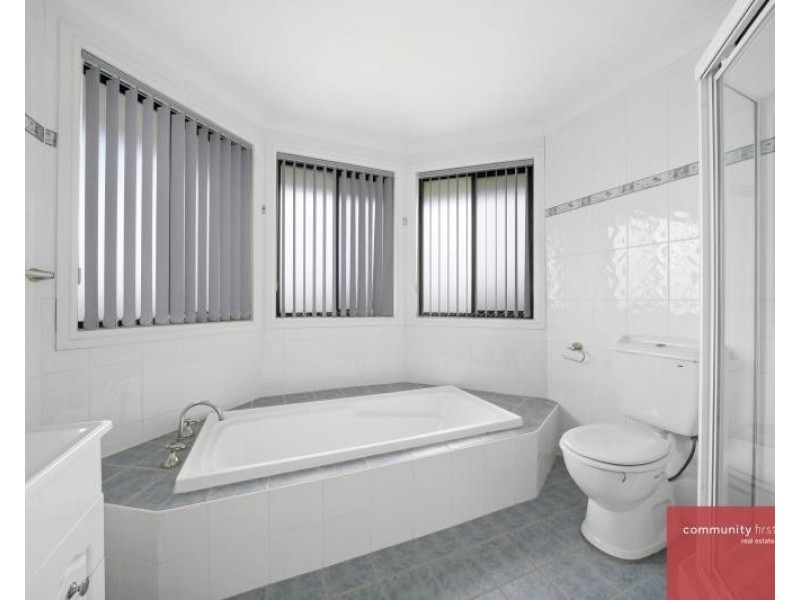 8 Lodi Close, West Hoxton NSW 2171