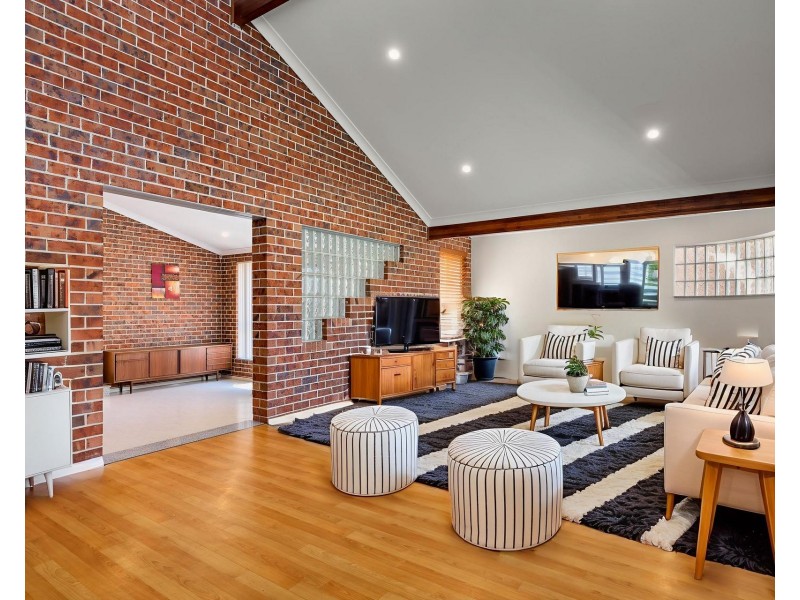 10 Dixon Street, Abbotsbury NSW 2176