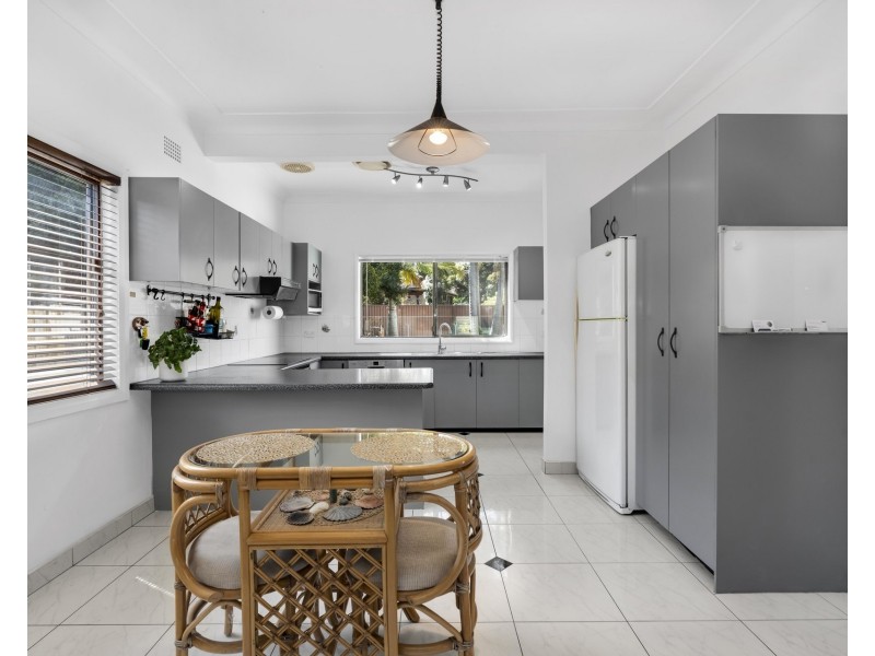 17 Hurlstone Avenue, Glenfield NSW 2167