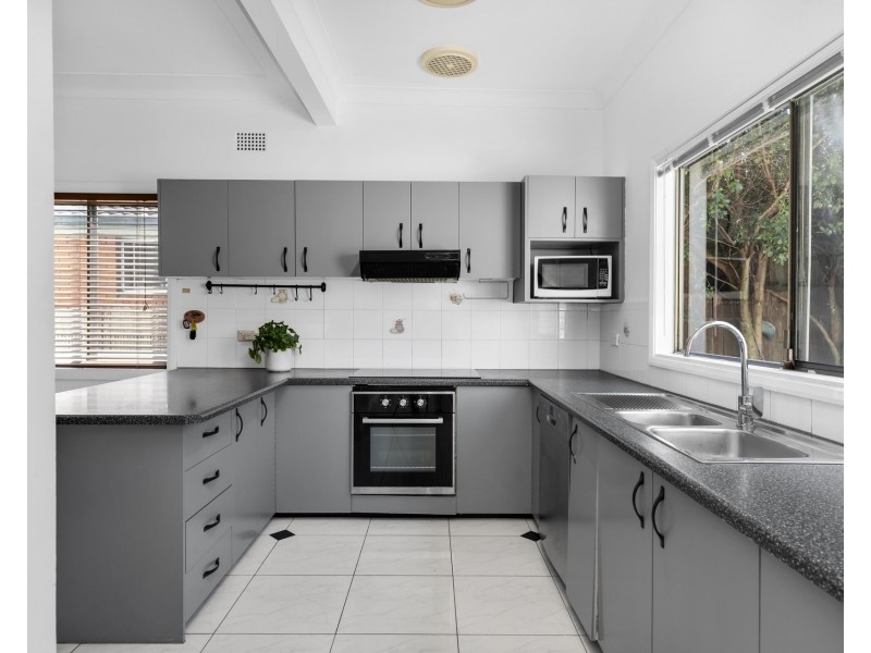 17 Hurlstone Avenue, Glenfield NSW 2167