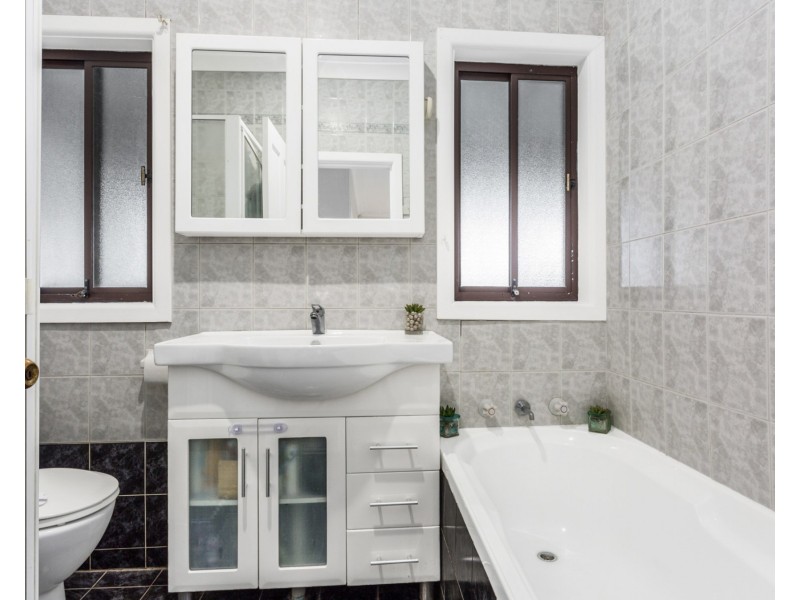 7 Saunders Avenue, Liverpool NSW 2170