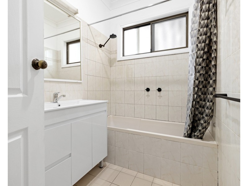 7 Dalmatia Street, Carramar NSW 2163