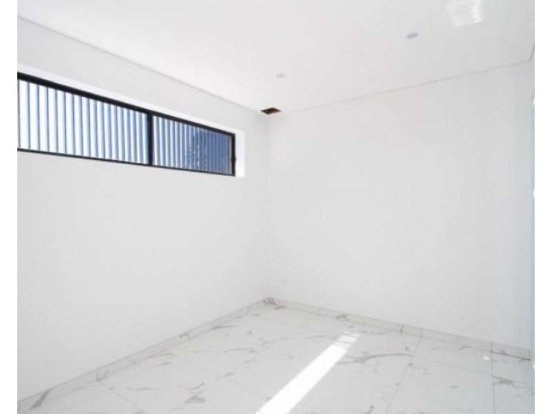 5/4 Mayberry Crescent, Liverpool NSW 2170