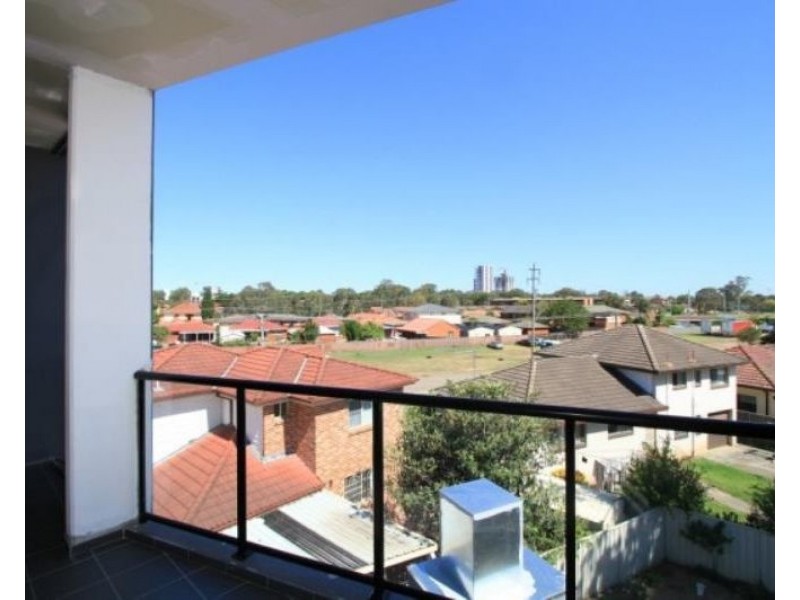 5/4 Mayberry Crescent, Liverpool NSW 2170