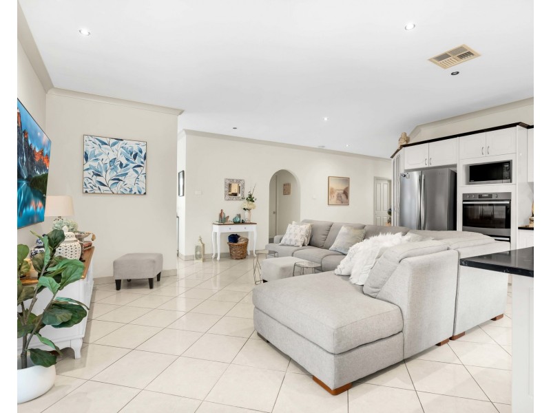 75 Mannow Avenue, West Hoxton NSW 2171