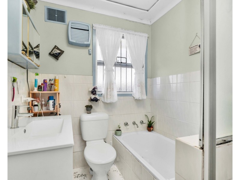 25 Vincent Avenue, Liverpool NSW 2170